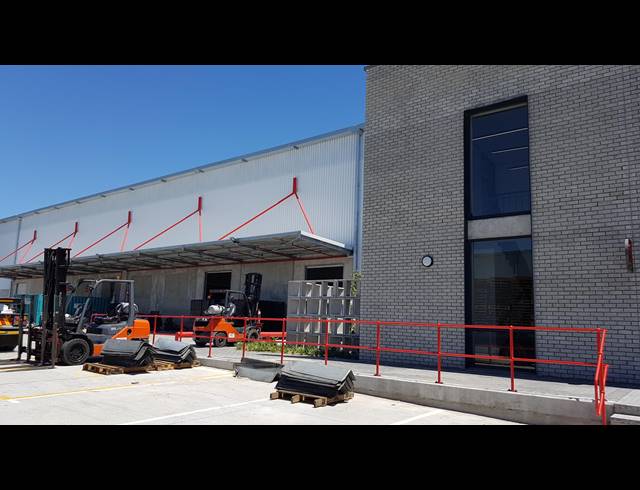 8,330M² WAREHOUSE TO LET IN BELLVILLE SOUTH INDUSTRIA